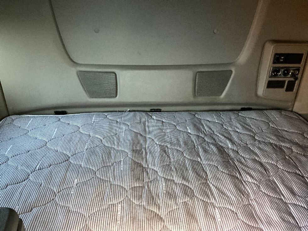 Sleeper Tractor-Heavy Duty Tractors-International-2020-LT625-Calgary-AB-744,553\n\t\tkm-$ 61,000 - Image 16