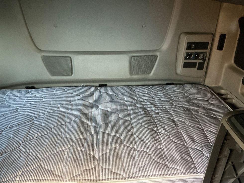 Sleeper Tractor-Heavy Duty Tractors-International-2020-LT625-Calgary-AB-744,553\n\t\tkm-$ 61,000 - Image 17