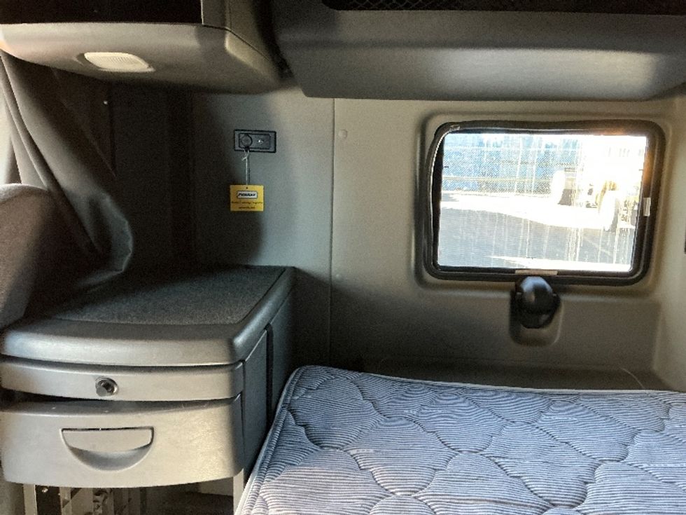 Sleeper Tractor-Heavy Duty Tractors-International-2020-LT625-Calgary-AB-744,553\n\t\tkm-$ 61,000 - Image 19