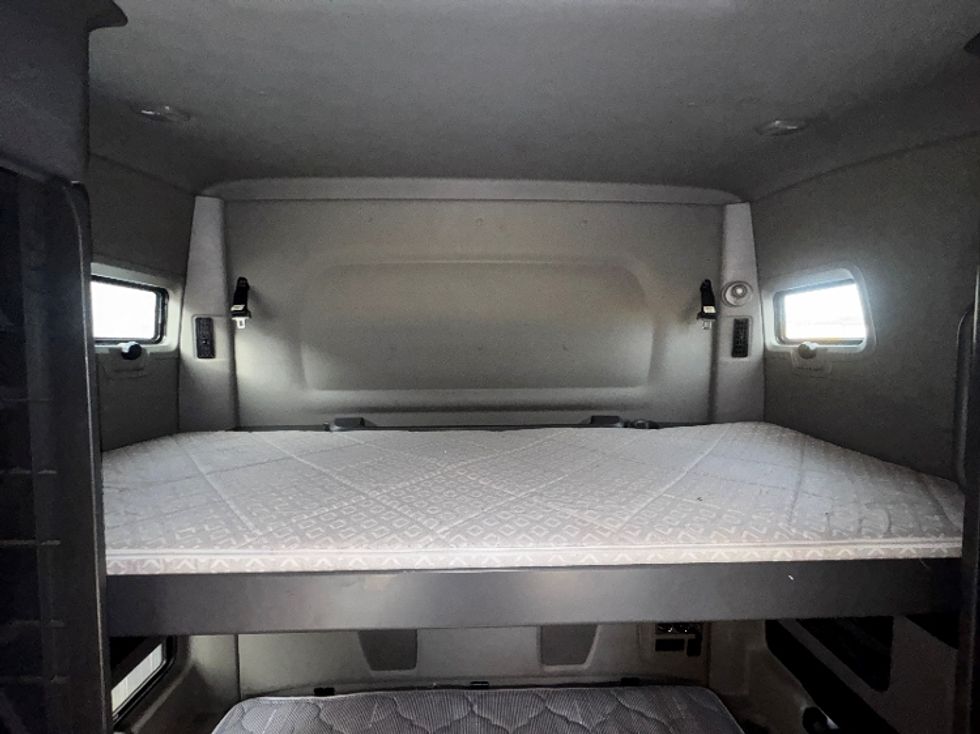 Sleeper Tractor-Heavy Duty Tractors-International-2020-LT625-Calgary-AB-744,553\n\t\tkm-$ 61,000 - Image 22