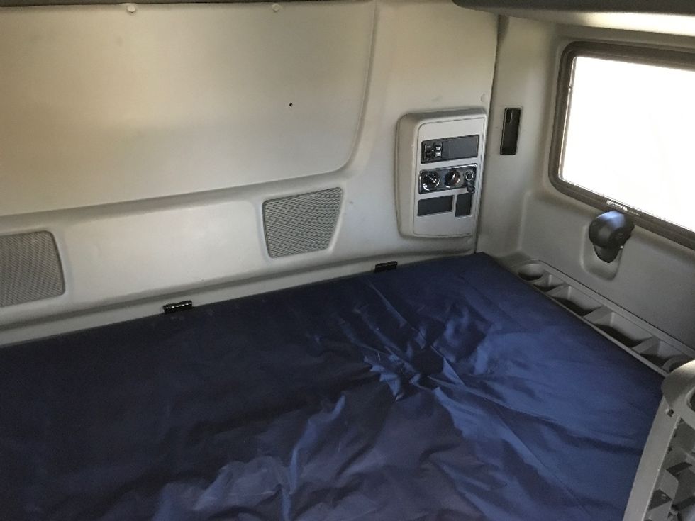 Sleeper Tractor-Heavy Duty Tractors-International-2020-LT625-Calgary-AB-757,908\n\t\tkm-$ 65,500 - Image 17