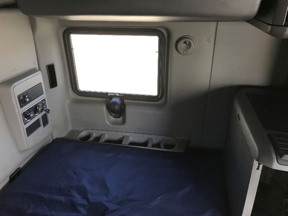 Sleeper Tractor-Heavy Duty Tractors-International-2020-LT625-Calgary-AB-757,908\n\t\tkm-$ 65,500 - Image 18