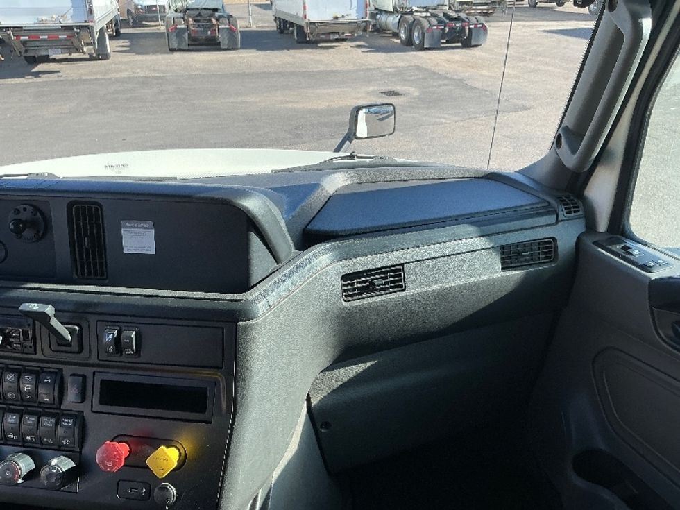 Sleeper Tractor-Heavy Duty Tractors-International-2020-LT625-Calgary-AB-758,500\n\t\tkm-$ 65,500 - Image 14