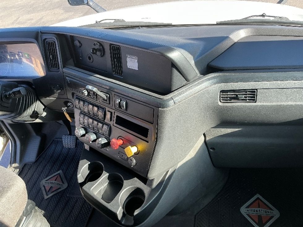 Sleeper Tractor-Heavy Duty Tractors-International-2020-LT625-Calgary-AB-758,500\n\t\tkm-$ 65,500 - Image 15