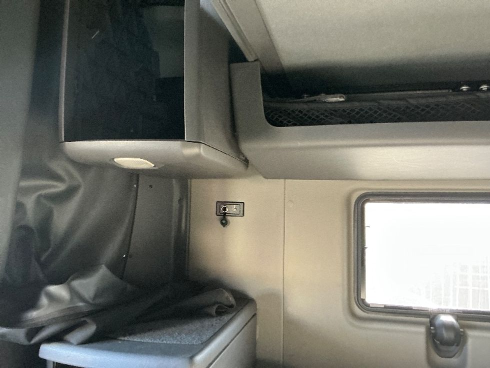 Sleeper Tractor-Heavy Duty Tractors-International-2020-LT625-Calgary-AB-758,500\n\t\tkm-$ 65,500 - Image 19