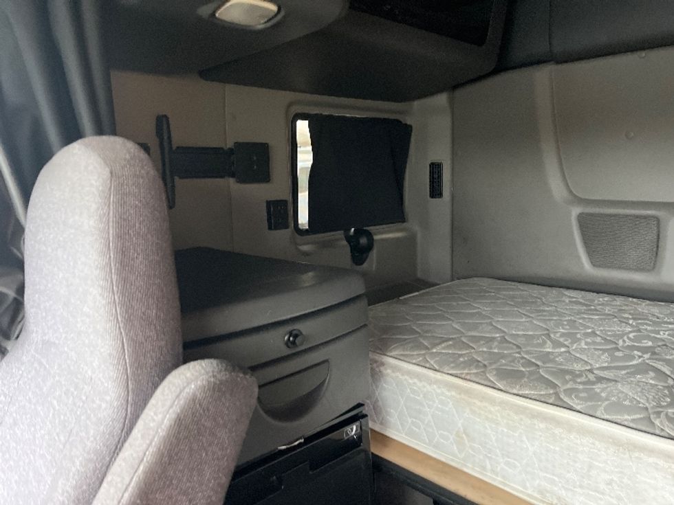 Sleeper Tractor-Heavy Duty Tractors-International-2020-LT625-Capitol Heights-MD-492,647\n\t\tmiles-$ 44,500 - Image 15