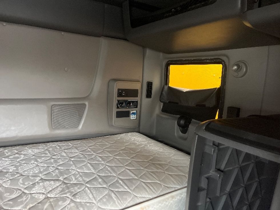 Sleeper Tractor-Heavy Duty Tractors-International-2020-LT625-Capitol Heights-MD-492,647\n\t\tmiles-$ 44,500 - Image 16