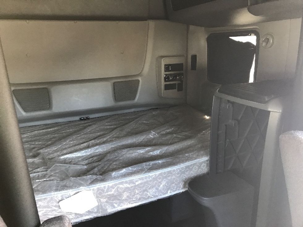 Sleeper Tractor-Heavy Duty Tractors-International-2020-LT625-Charlotte-NC-620,611\n\t\tmiles-$ 37,500 - Image 16