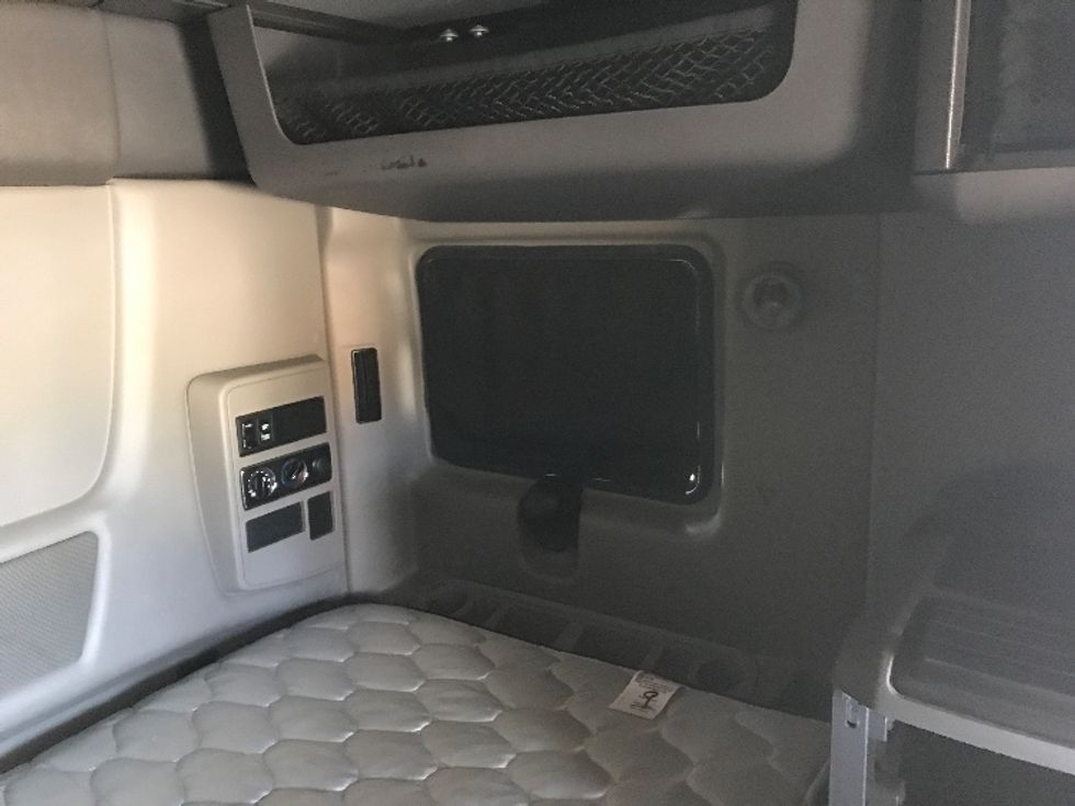 Sleeper Tractor-Heavy Duty Tractors-International-2020-LT625-Chesapeake-VA-679,707\n\t\tmiles-$ 37,750 - Image 18