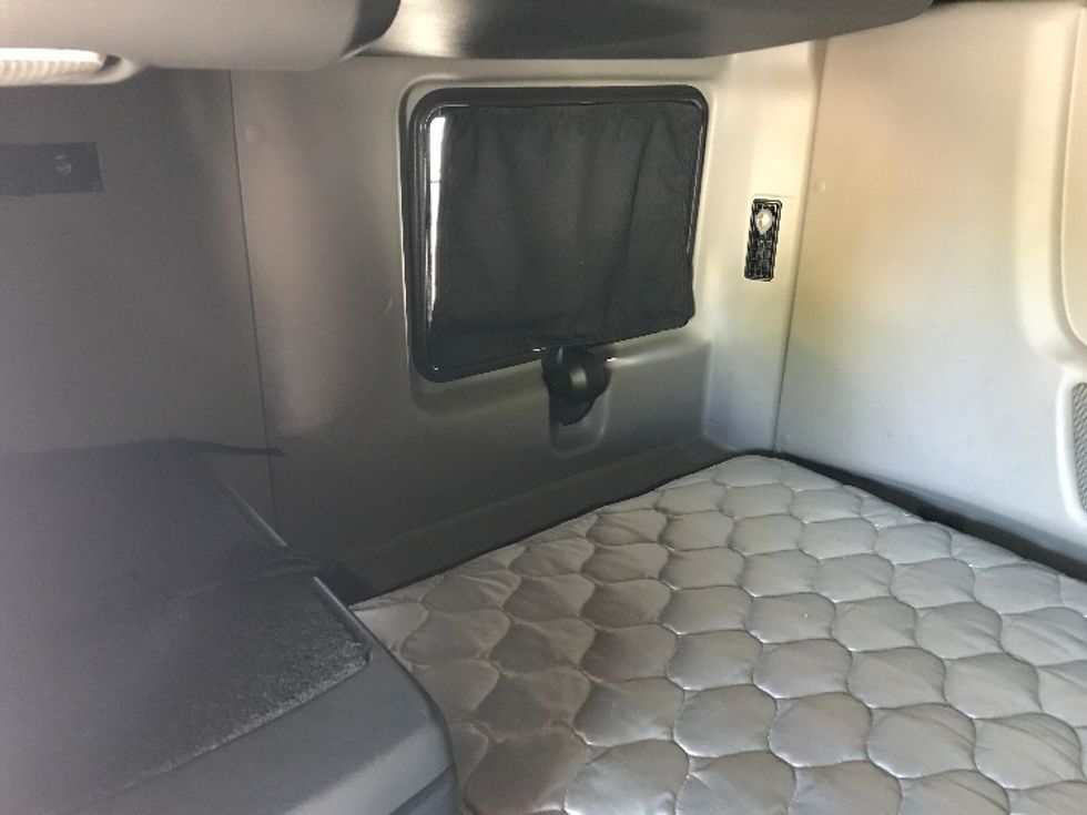 Sleeper Tractor-Heavy Duty Tractors-International-2020-LT625-Chesapeake-VA-679,707\n\t\tmiles-$ 37,750 - Image 19