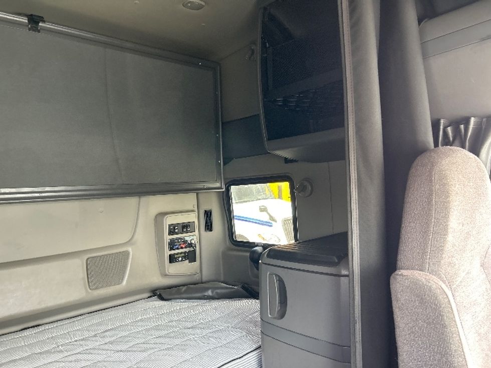 Sleeper Tractor-Heavy Duty Tractors-International-2020-LT625-Chicago (Melrose Park)-IL-497,150\n\t\tmiles-$ 41,500 - Image 18