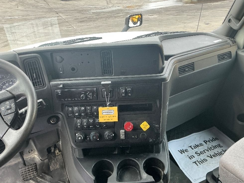 Sleeper Tractor-Heavy Duty Tractors-International-2020-LT625-Chicopee-MA-398,765\n\t\tmiles-$ 45,500 - Image 12