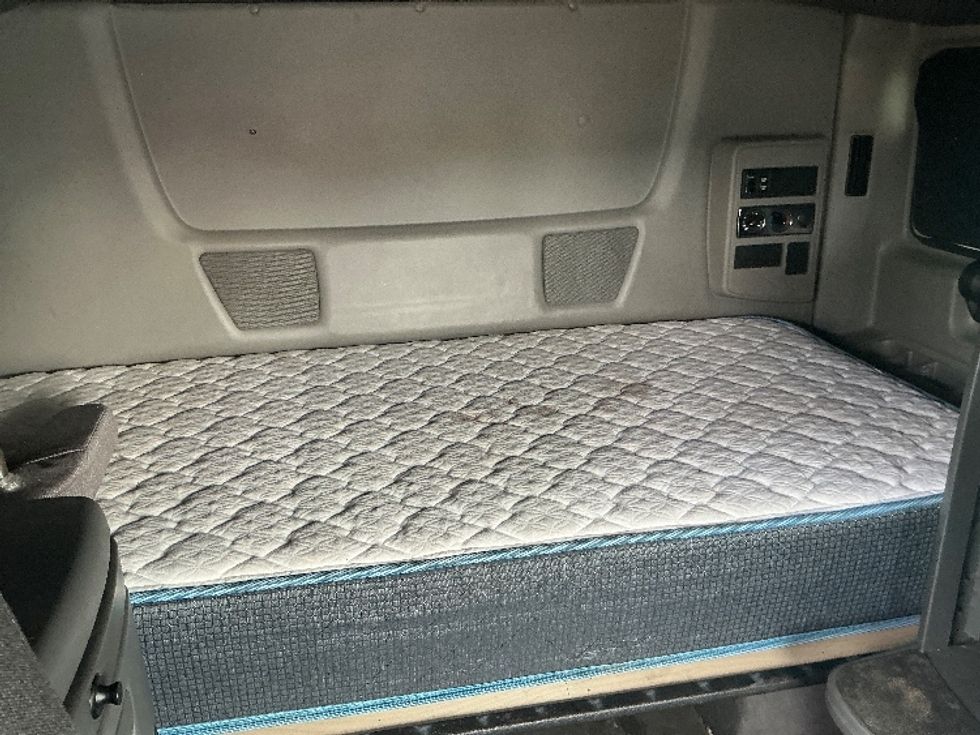 Sleeper Tractor-Heavy Duty Tractors-International-2020-LT625-Chicopee-MA-398,765\n\t\tmiles-$ 45,500 - Image 16