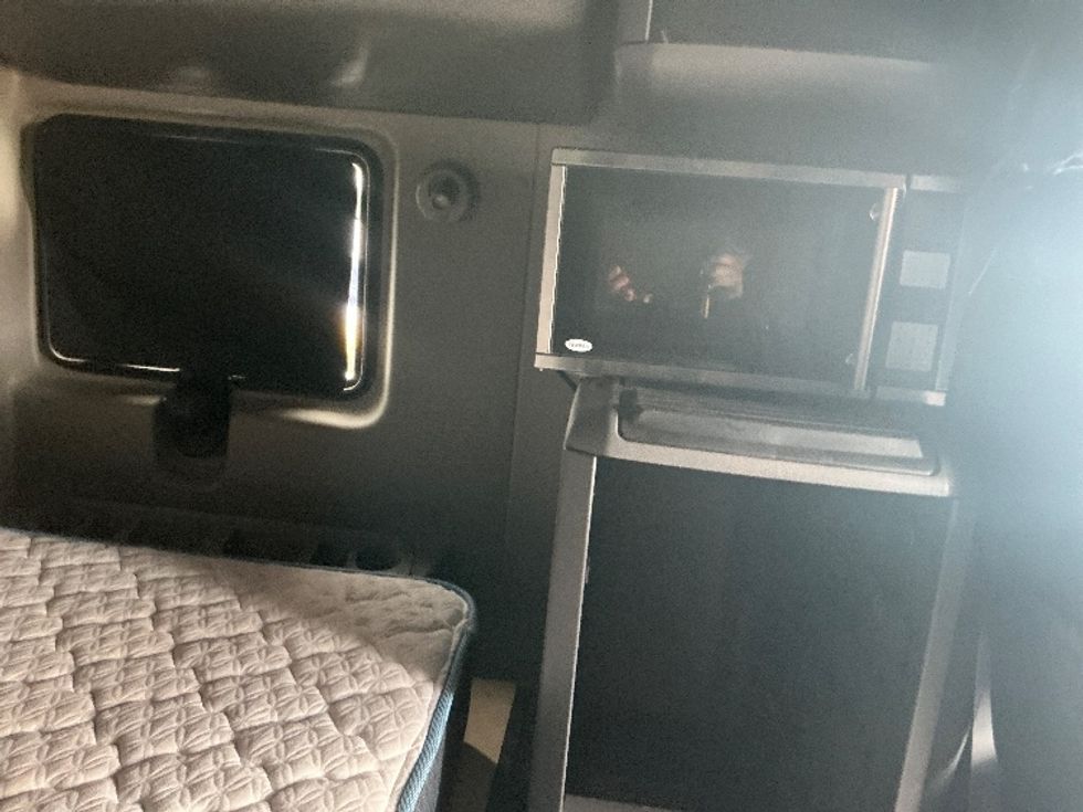 Sleeper Tractor-Heavy Duty Tractors-International-2020-LT625-Chicopee-MA-398,765\n\t\tmiles-$ 45,500 - Image 18