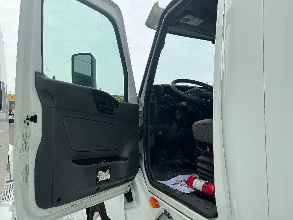 Sleeper Tractor-Heavy Duty Tractors-International-2020-LT625-Chicopee-MA-398,765\n\t\tmiles-$ 45,500 - Image 9