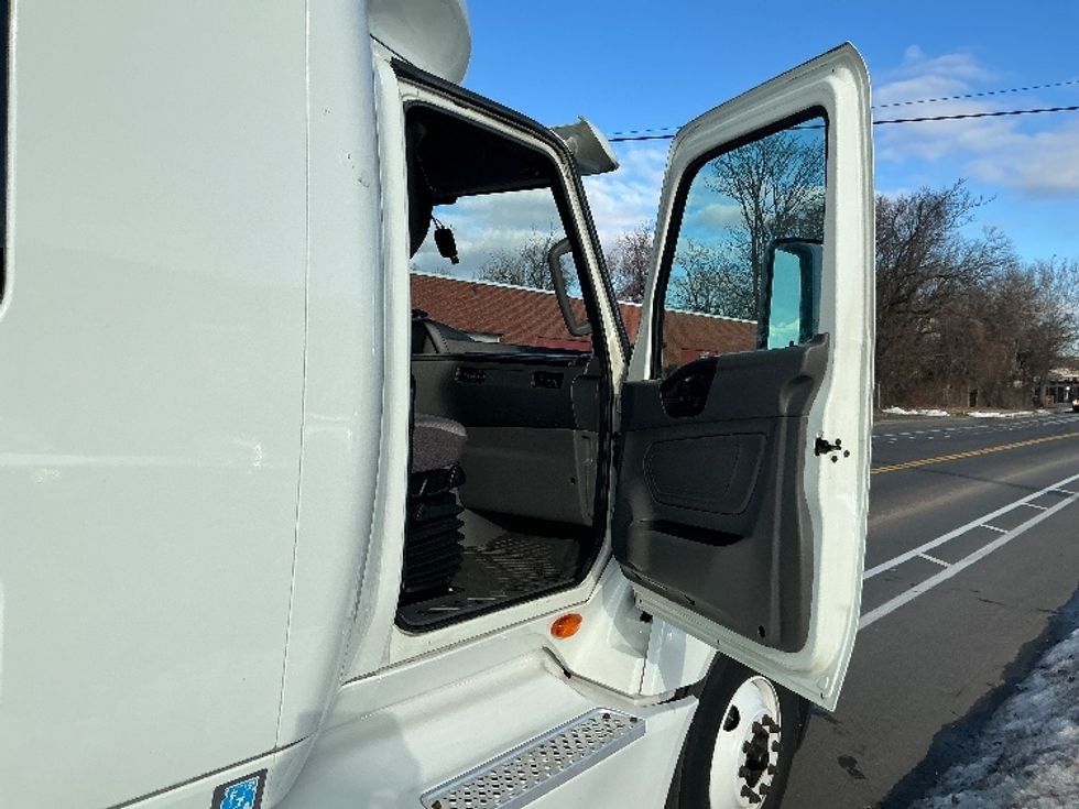 Sleeper Tractor-Heavy Duty Tractors-International-2020-LT625-Chicopee-MA-407,985\n\t\tmiles-$ 45,000 - Image 13