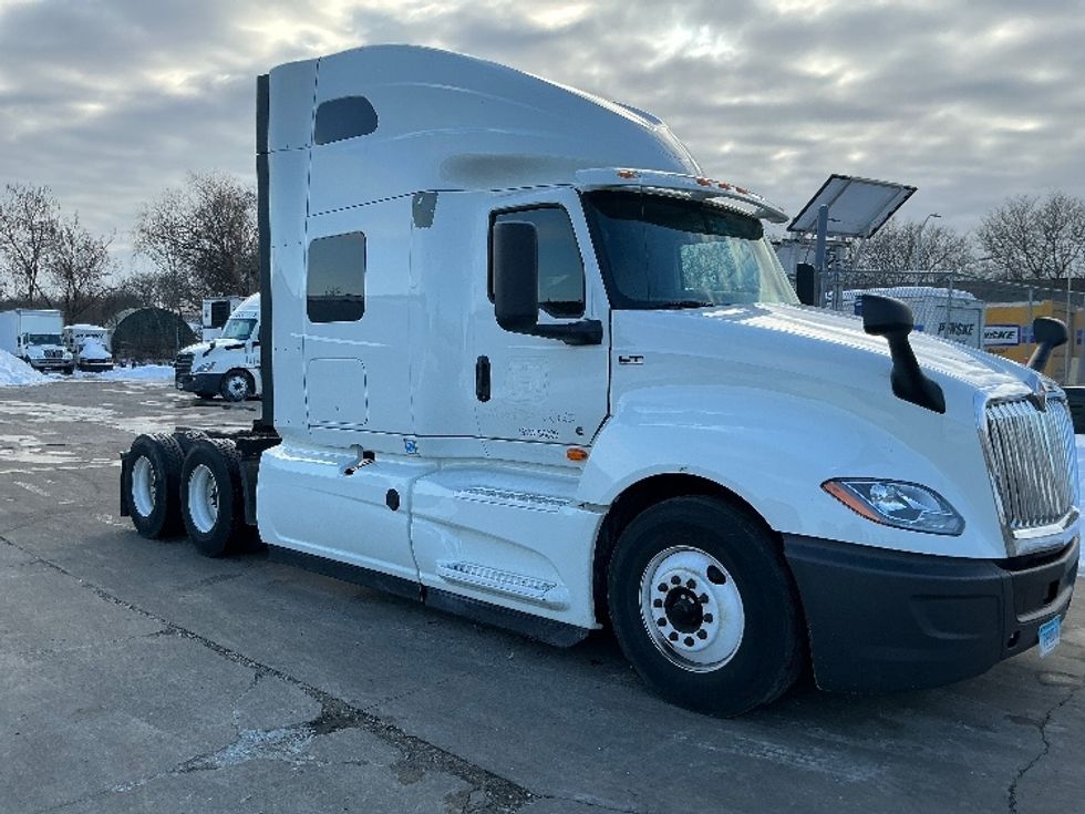 Sleeper Tractor-Heavy Duty Tractors-International-2020-LT625-Chicopee-MA-472,343\n\t\tmiles-$ 41,500 - Image 1