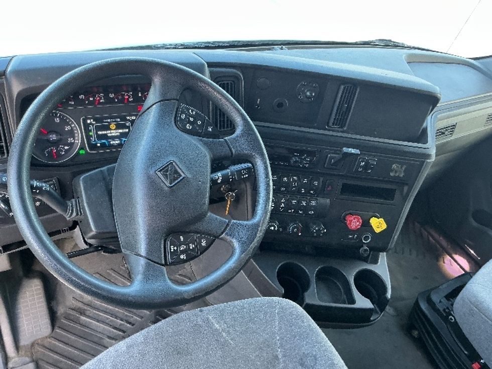 Sleeper Tractor-Heavy Duty Tractors-International-2020-LT625-Chicopee-MA-472,343\n\t\tmiles-$ 41,500 - Image 11