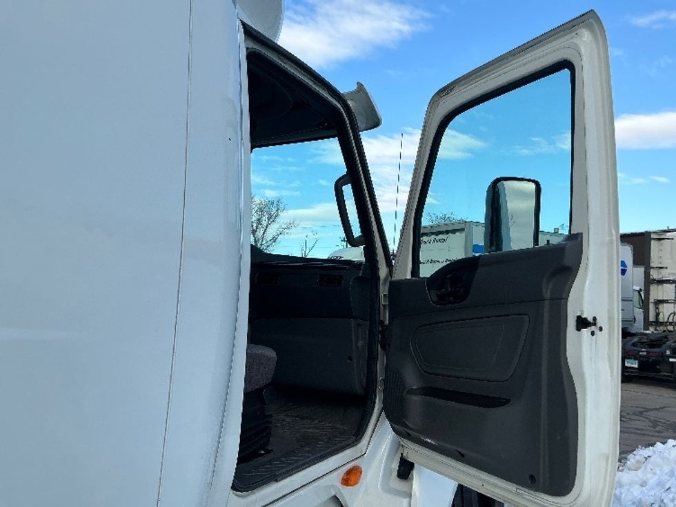 Sleeper Tractor-Heavy Duty Tractors-International-2020-LT625-Chicopee-MA-472,343\n\t\tmiles-$ 41,500 - Image 13