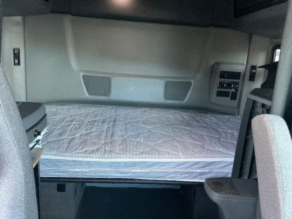 Sleeper Tractor-Heavy Duty Tractors-International-2020-LT625-Chicopee-MA-472,343\n\t\tmiles-$ 41,500 - Image 16