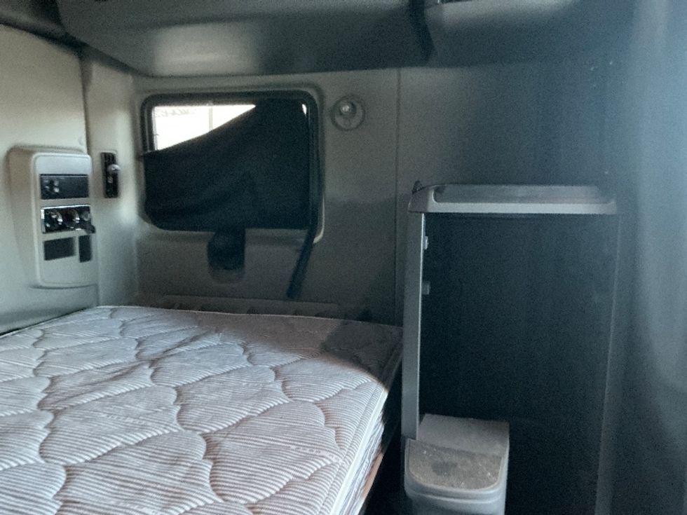 Sleeper Tractor-Heavy Duty Tractors-International-2020-LT625-Chicopee-MA-472,343\n\t\tmiles-$ 41,500 - Image 18