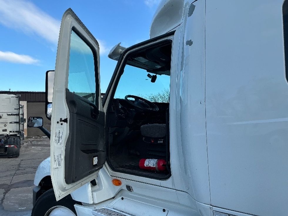 Sleeper Tractor-Heavy Duty Tractors-International-2020-LT625-Chicopee-MA-472,343\n\t\tmiles-$ 41,500 - Image 9