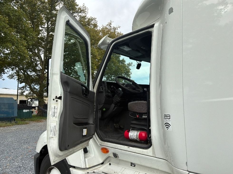 Sleeper Tractor-Heavy Duty Tractors-International-2020-LT625-Cleona-PA-594,732\n\t\tmiles-$ 46,000 - Image 9