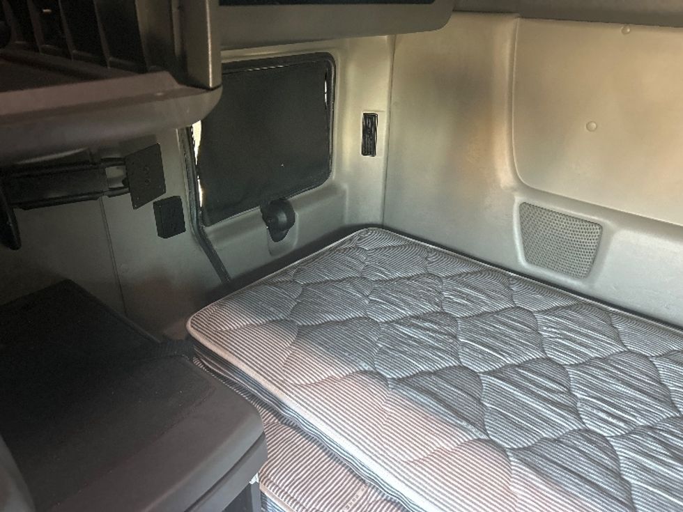 Sleeper Tractor-Heavy Duty Tractors-International-2020-LT625-Cleveland-TN-559,676\n\t\tmiles-$ 41,000 - Image 19