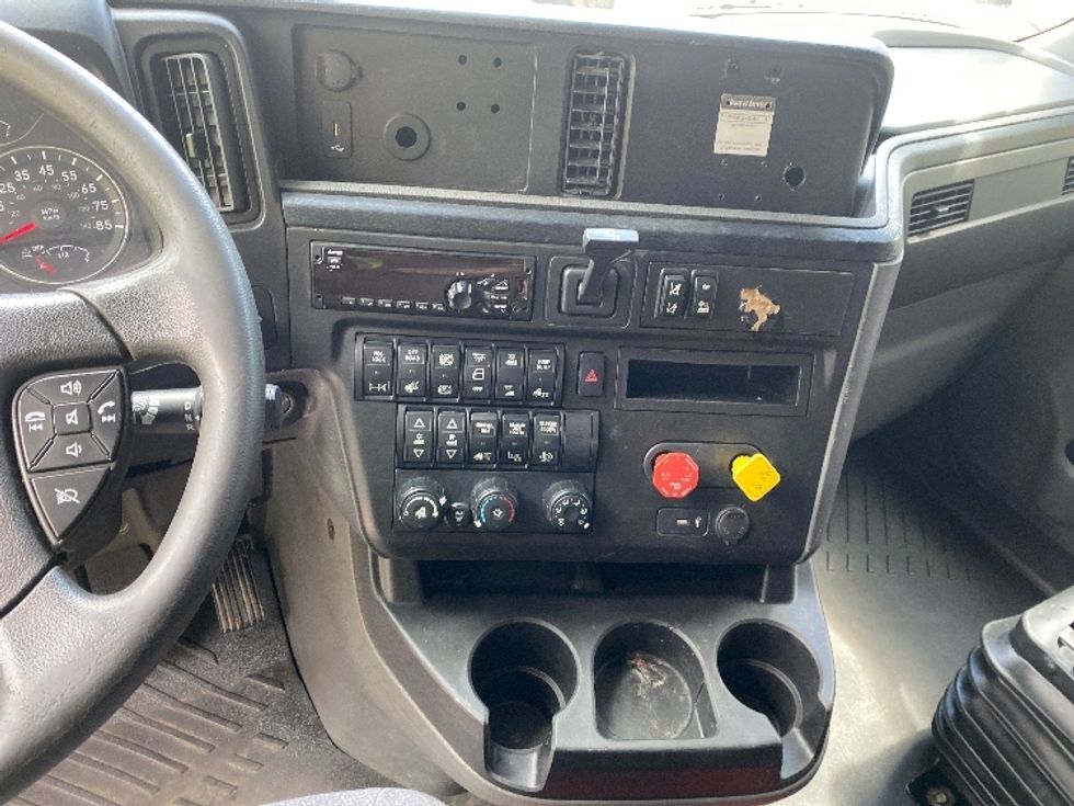 Sleeper Tractor-Heavy Duty Tractors-International-2020-LT625-Cleveland-TN-695,630\n\t\tmiles-$ 29,750 - Image 11