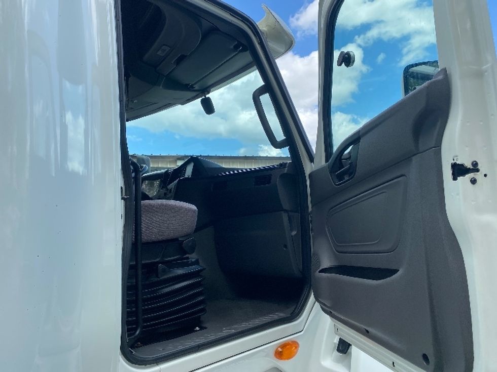 Sleeper Tractor-Heavy Duty Tractors-International-2020-LT625-Cleveland-TN-695,630\n\t\tmiles-$ 29,750 - Image 12