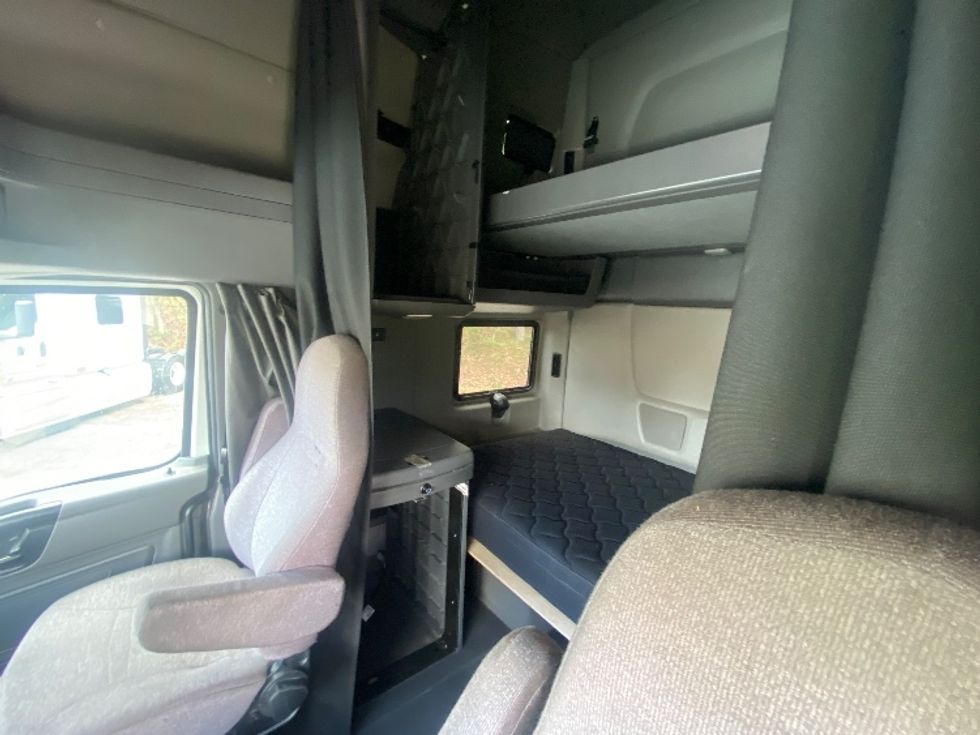 Sleeper Tractor-Heavy Duty Tractors-International-2020-LT625-Cleveland-TN-695,630\n\t\tmiles-$ 29,750 - Image 18