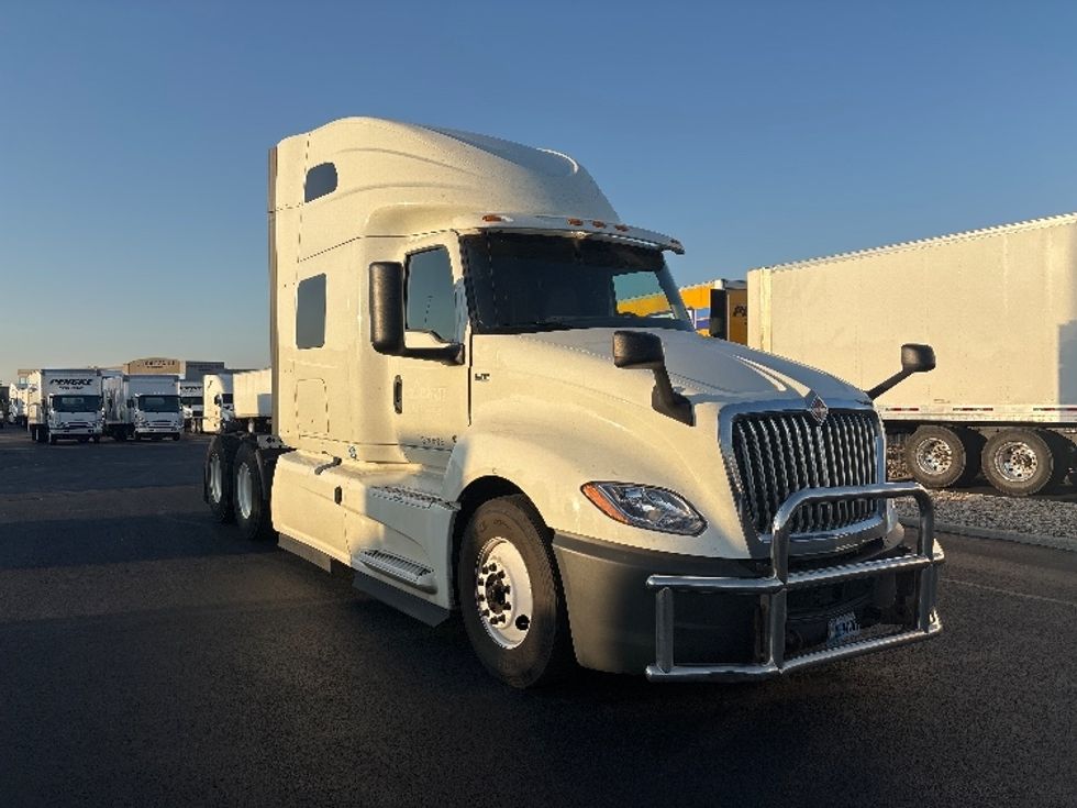 Sleeper Tractor-Heavy Duty Tractors-International-2020-LT625-Columbus-OH-729,882\n\t\tmiles-$ 29,000 - Image 1