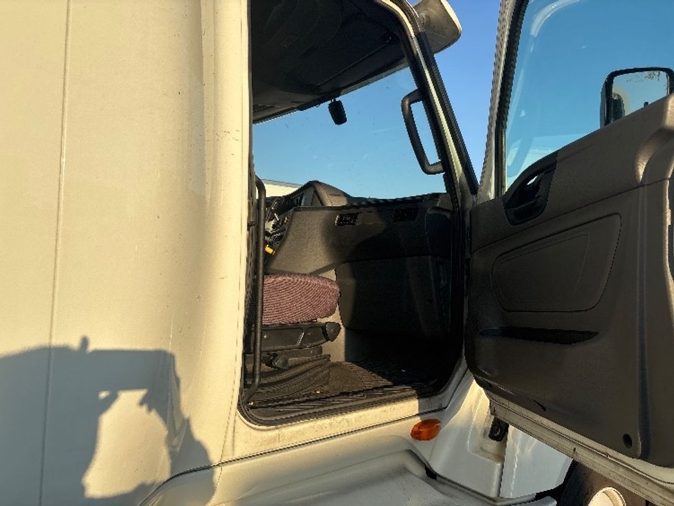 Sleeper Tractor-Heavy Duty Tractors-International-2020-LT625-Columbus-OH-729,882\n\t\tmiles-$ 29,000 - Image 13