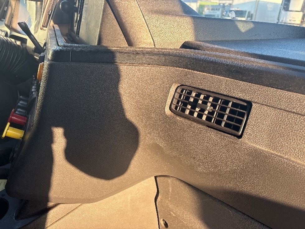 Sleeper Tractor-Heavy Duty Tractors-International-2020-LT625-Columbus-OH-729,882\n\t\tmiles-$ 29,000 - Image 15