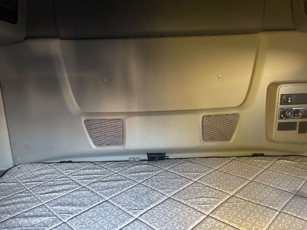 Sleeper Tractor-Heavy Duty Tractors-International-2020-LT625-Columbus-OH-729,882\n\t\tmiles-$ 29,000 - Image 16