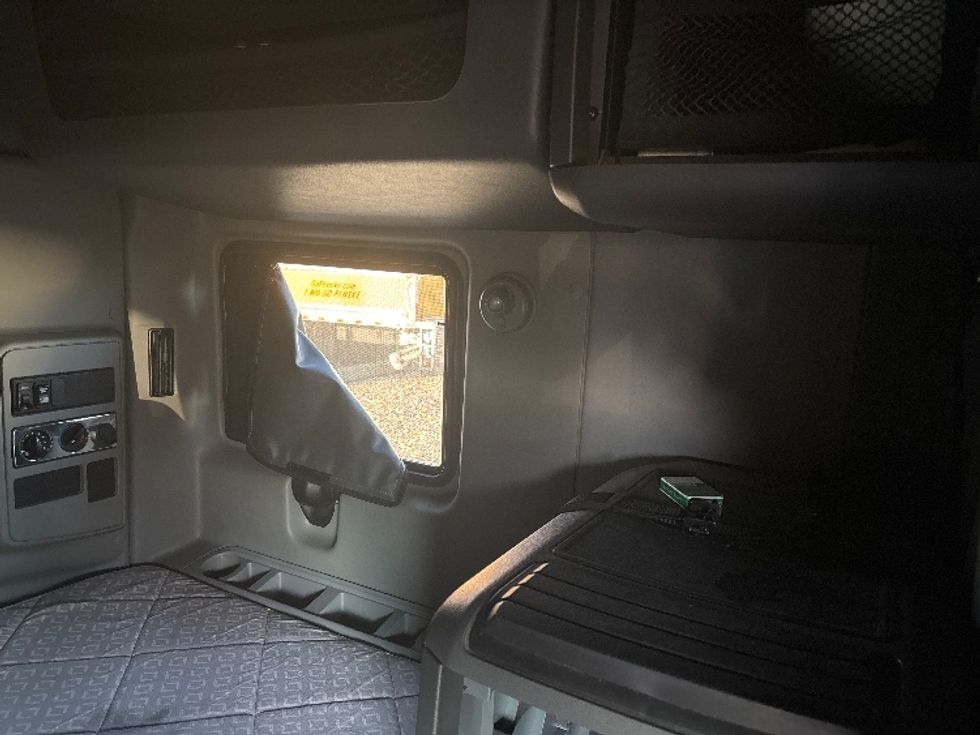 Sleeper Tractor-Heavy Duty Tractors-International-2020-LT625-Columbus-OH-729,882\n\t\tmiles-$ 29,000 - Image 17