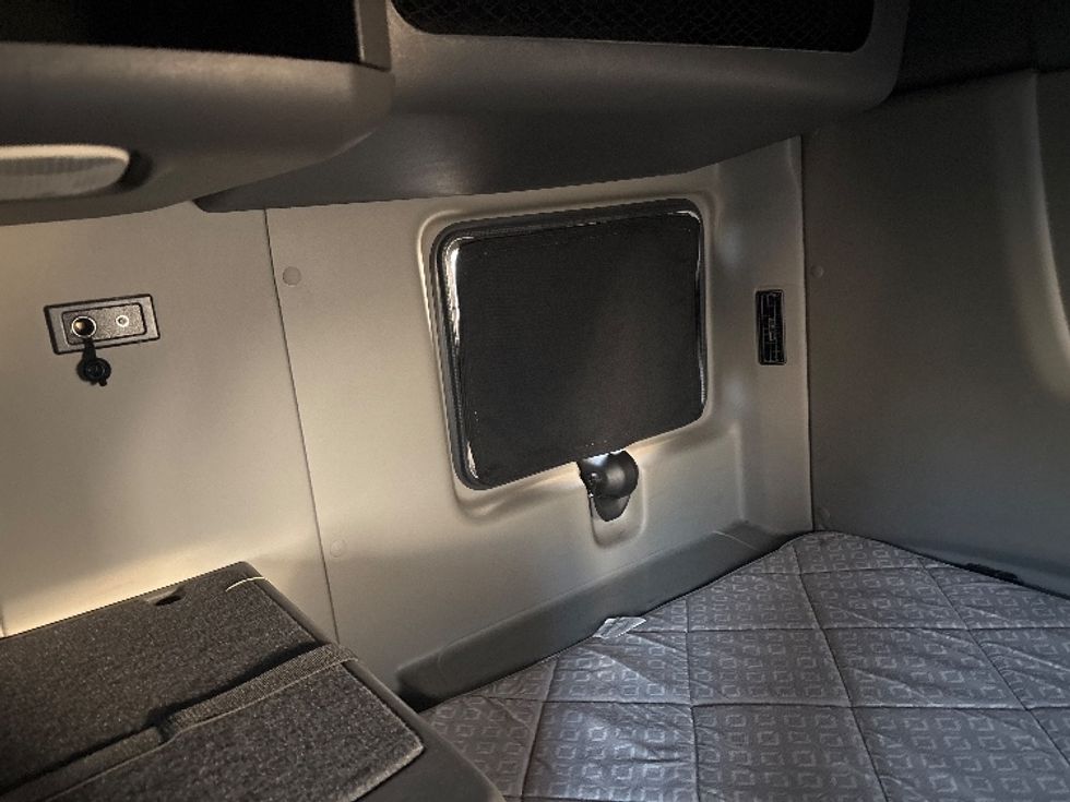 Sleeper Tractor-Heavy Duty Tractors-International-2020-LT625-Columbus-OH-729,882\n\t\tmiles-$ 29,000 - Image 18