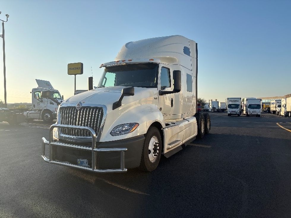 Sleeper Tractor-Heavy Duty Tractors-International-2020-LT625-Columbus-OH-729,882\n\t\tmiles-$ 29,000 - Image 3
