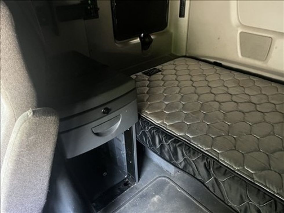 Sleeper Tractor-Heavy Duty Tractors-International-2020-LT625-Conyers-GA-426,421\n\t\tmiles-$ 37,000 - Image 13