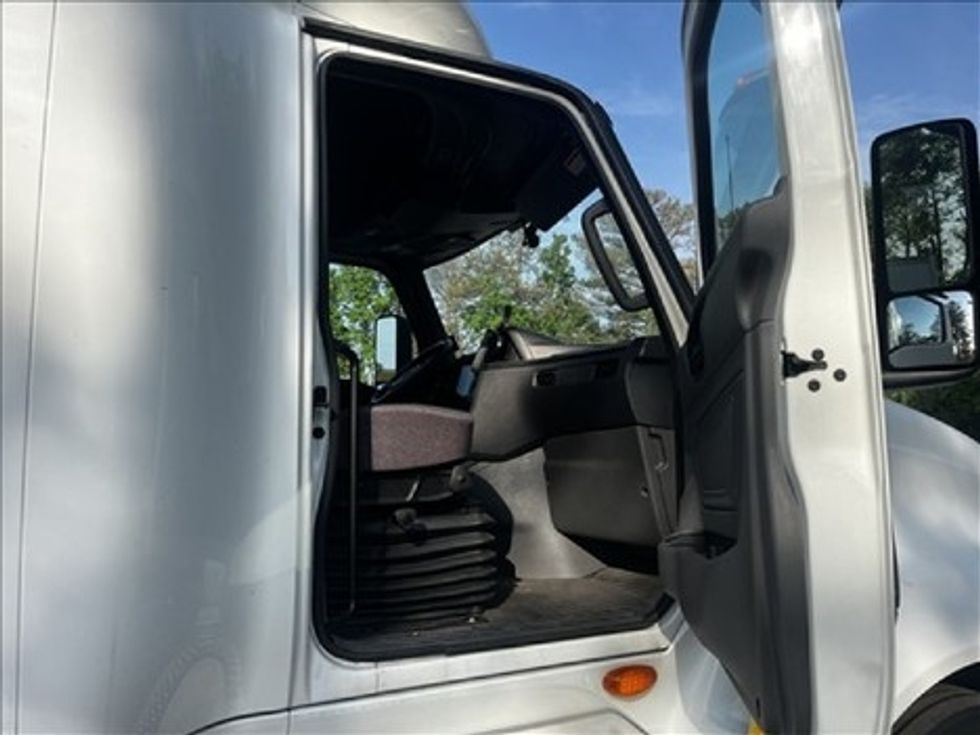 Sleeper Tractor-Heavy Duty Tractors-International-2020-LT625-Conyers-GA-426,421\n\t\tmiles-$ 37,000 - Image 9