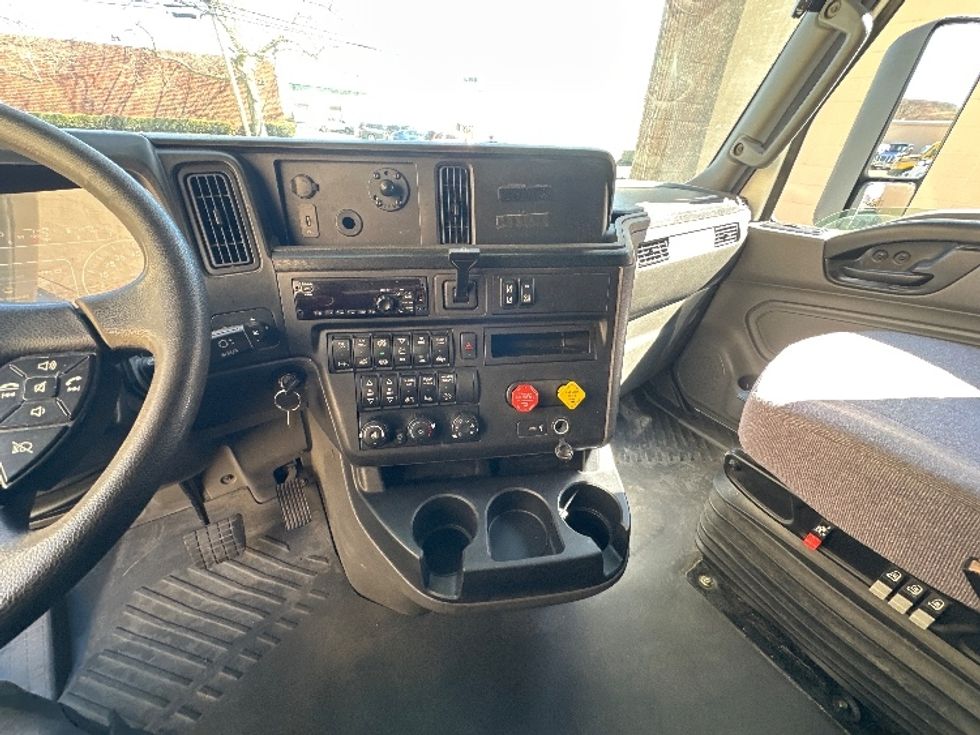 Sleeper Tractor-Heavy Duty Tractors-International-2020-LT625-Dayton-NJ-456,275\n\t\tmiles-$ 54,500 - Image 12