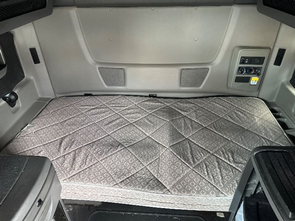 Sleeper Tractor-Heavy Duty Tractors-International-2020-LT625-Dayton-NJ-456,275\n\t\tmiles-$ 54,500 - Image 17