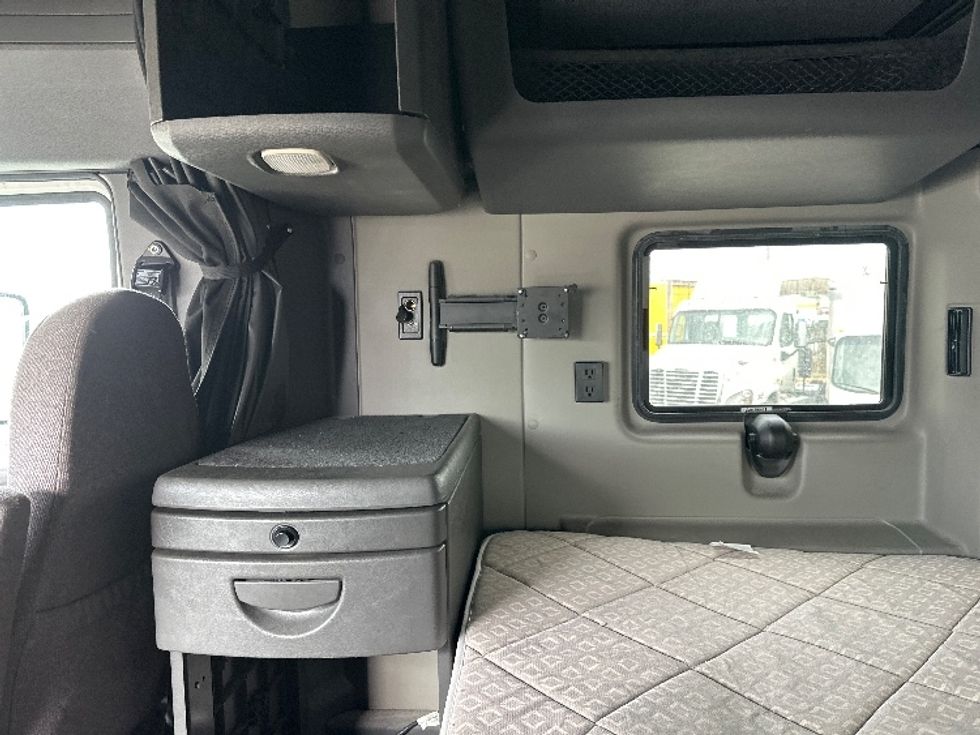 Sleeper Tractor-Heavy Duty Tractors-International-2020-LT625-Dayton-NJ-456,275\n\t\tmiles-$ 54,500 - Image 19