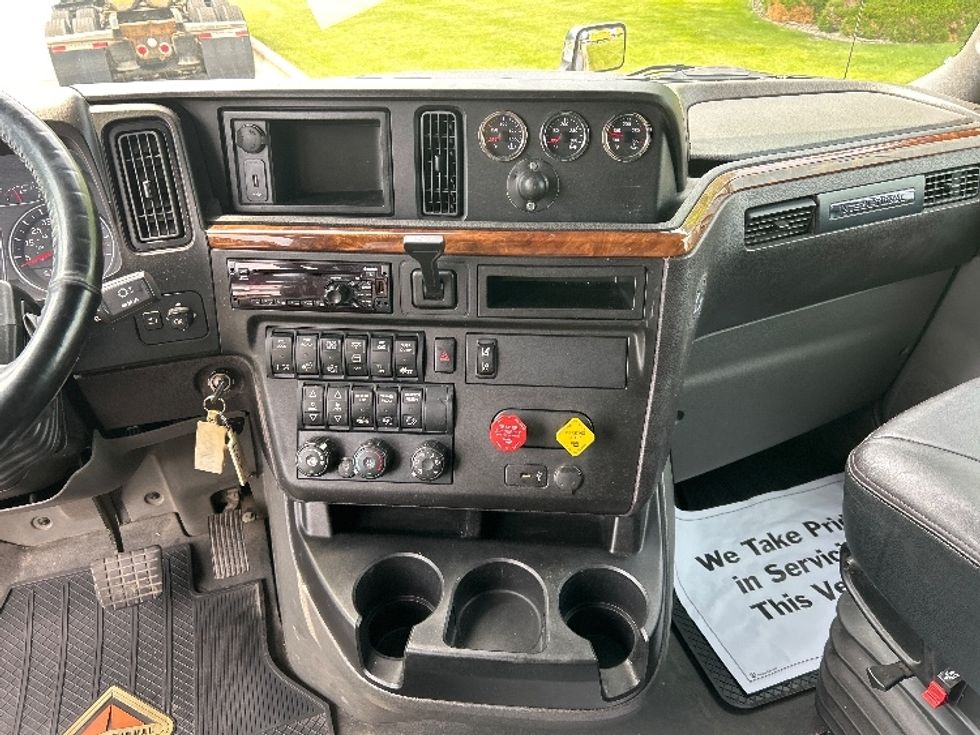 Sleeper Tractor-Heavy Duty Tractors-International-2020-LT625-De Pere-WI-638,054\n\t\tmiles-$ 41,750 - Image 12