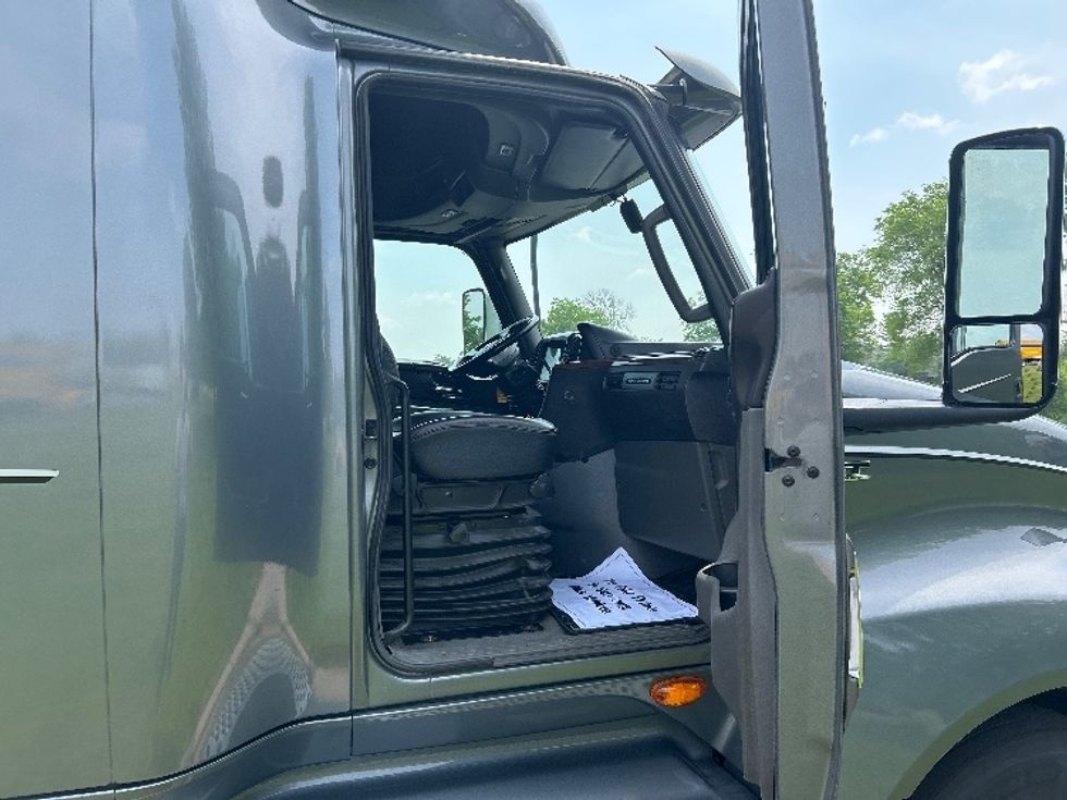 Sleeper Tractor-Heavy Duty Tractors-International-2020-LT625-De Pere-WI-638,054\n\t\tmiles-$ 41,750 - Image 13