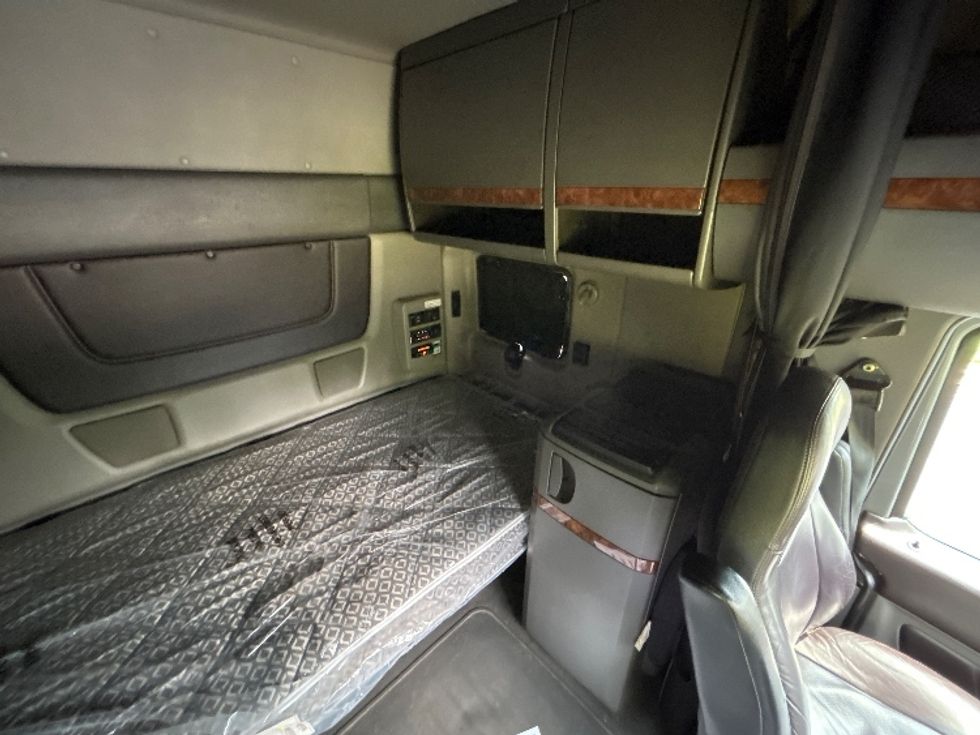 Sleeper Tractor-Heavy Duty Tractors-International-2020-LT625-De Pere-WI-638,054\n\t\tmiles-$ 41,750 - Image 18