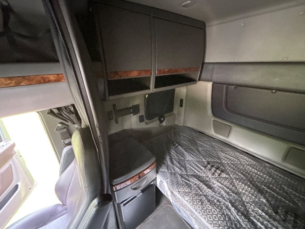 Sleeper Tractor-Heavy Duty Tractors-International-2020-LT625-De Pere-WI-638,054\n\t\tmiles-$ 41,750 - Image 19