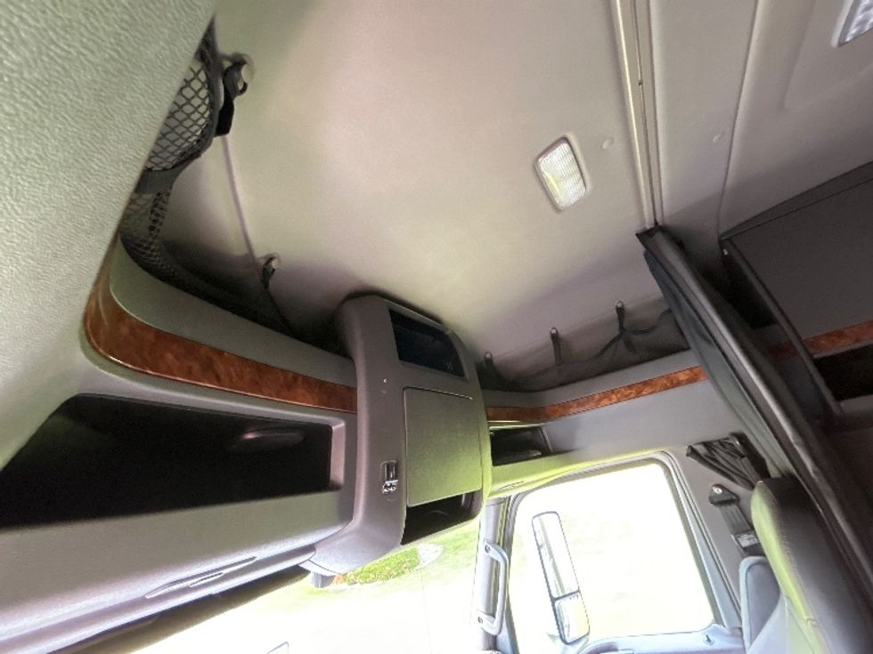 Sleeper Tractor-Heavy Duty Tractors-International-2020-LT625-De Pere-WI-638,054\n\t\tmiles-$ 41,750 - Image 23