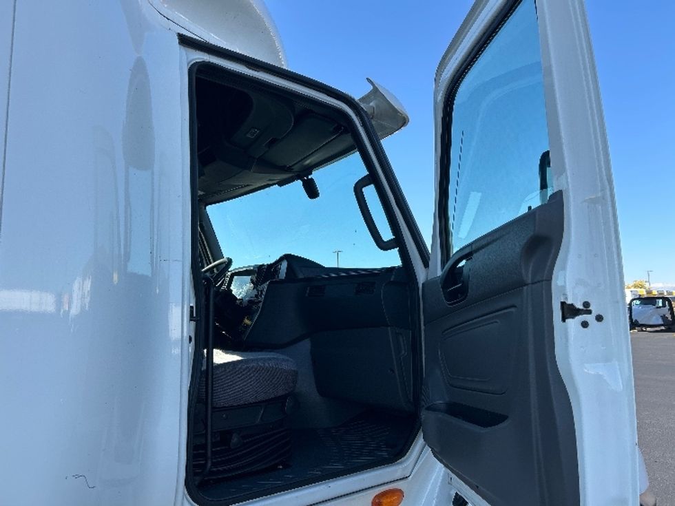 Sleeper Tractor-Heavy Duty Tractors-International-2020-LT625-Denver-CO-577,479\n\t\tmiles-$ 42,250 - Image 13