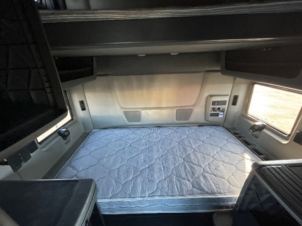 Sleeper Tractor-Heavy Duty Tractors-International-2020-LT625-Denver-CO-577,479\n\t\tmiles-$ 42,250 - Image 16